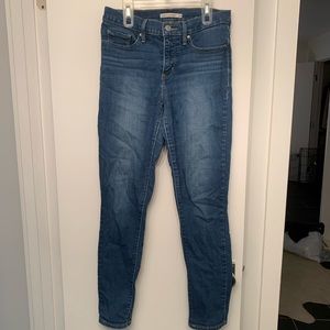 Levi’s skinny jeans shaping skinny
